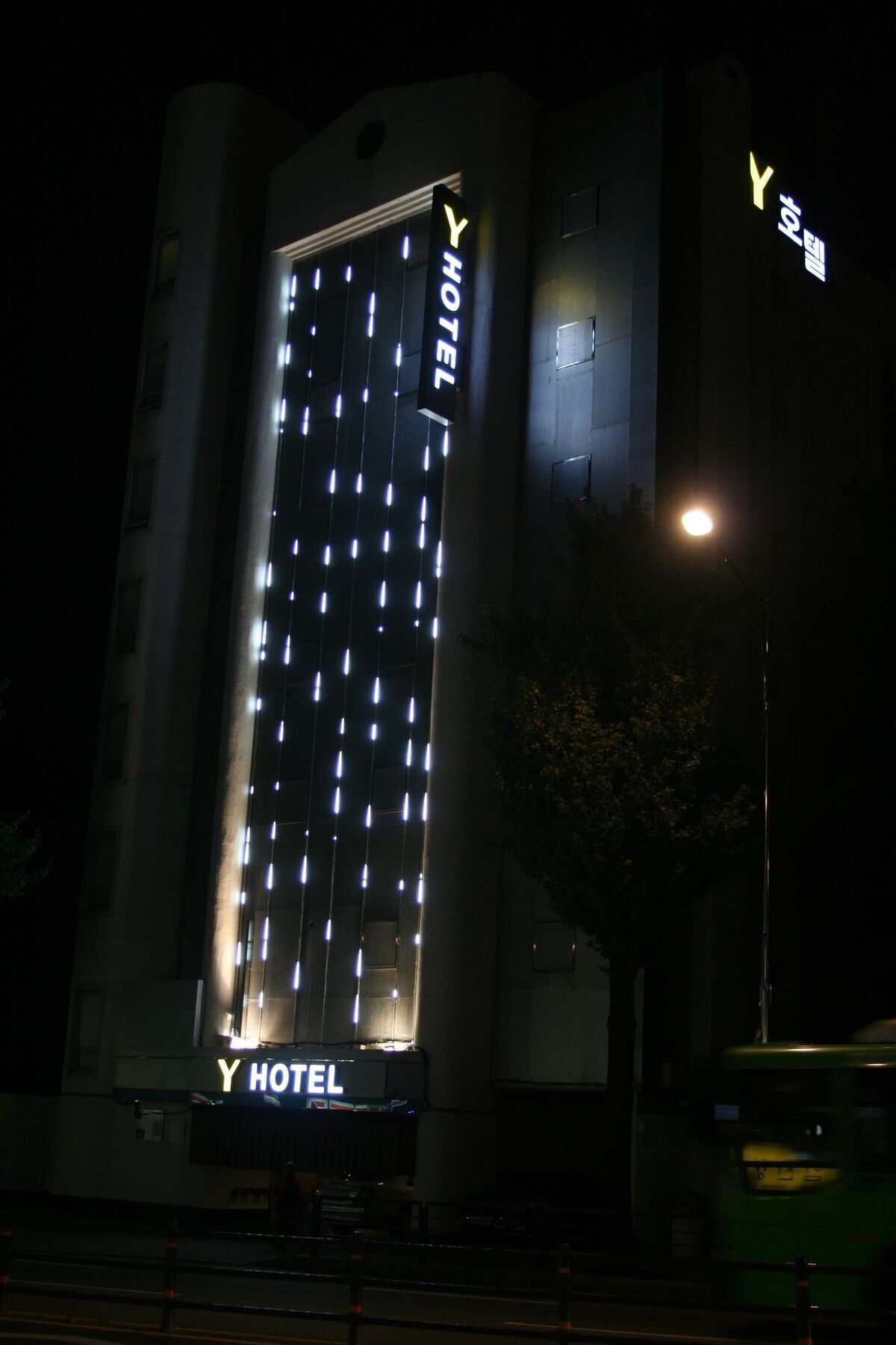 Y Hotel