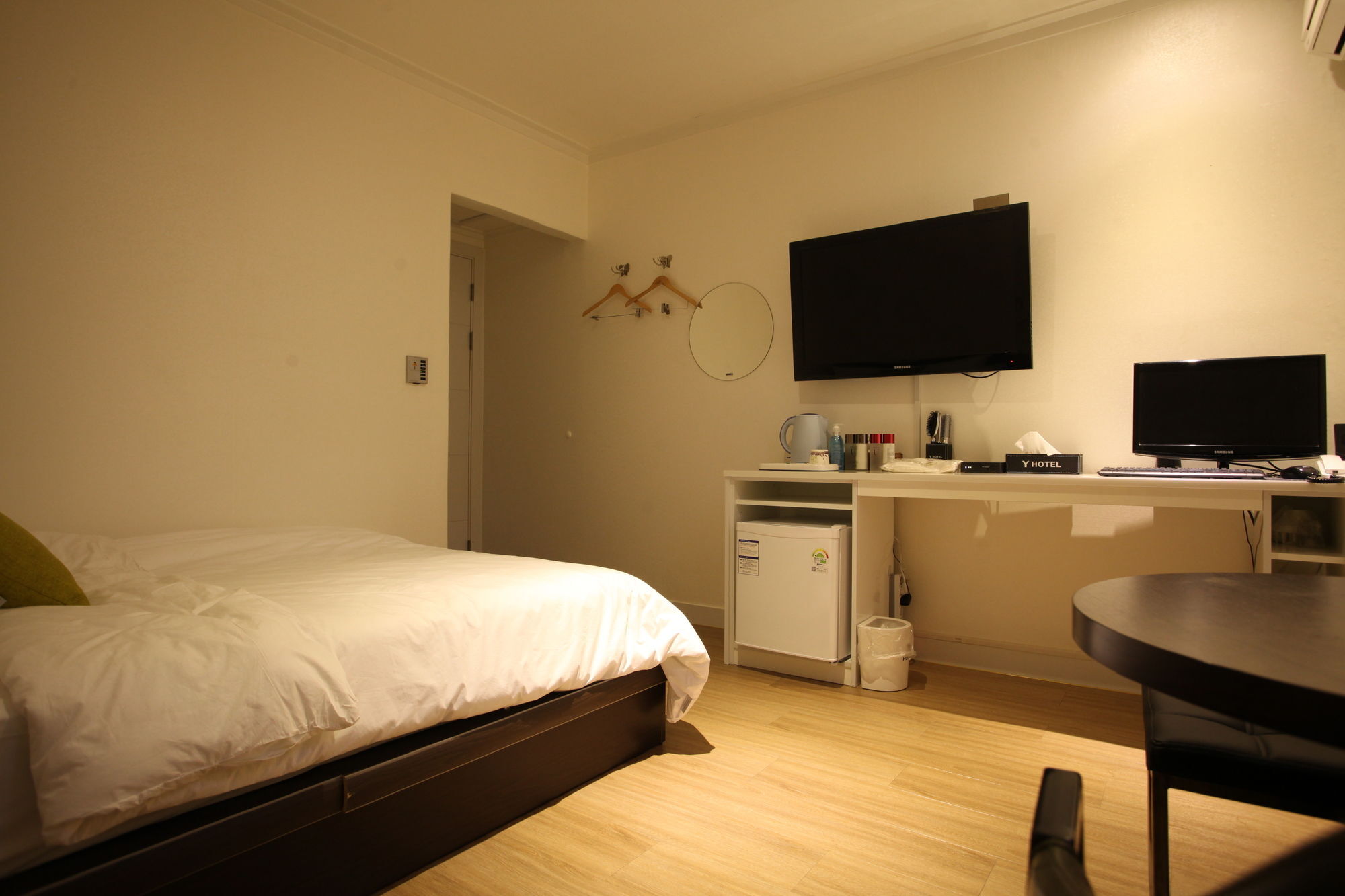 Hotel Y