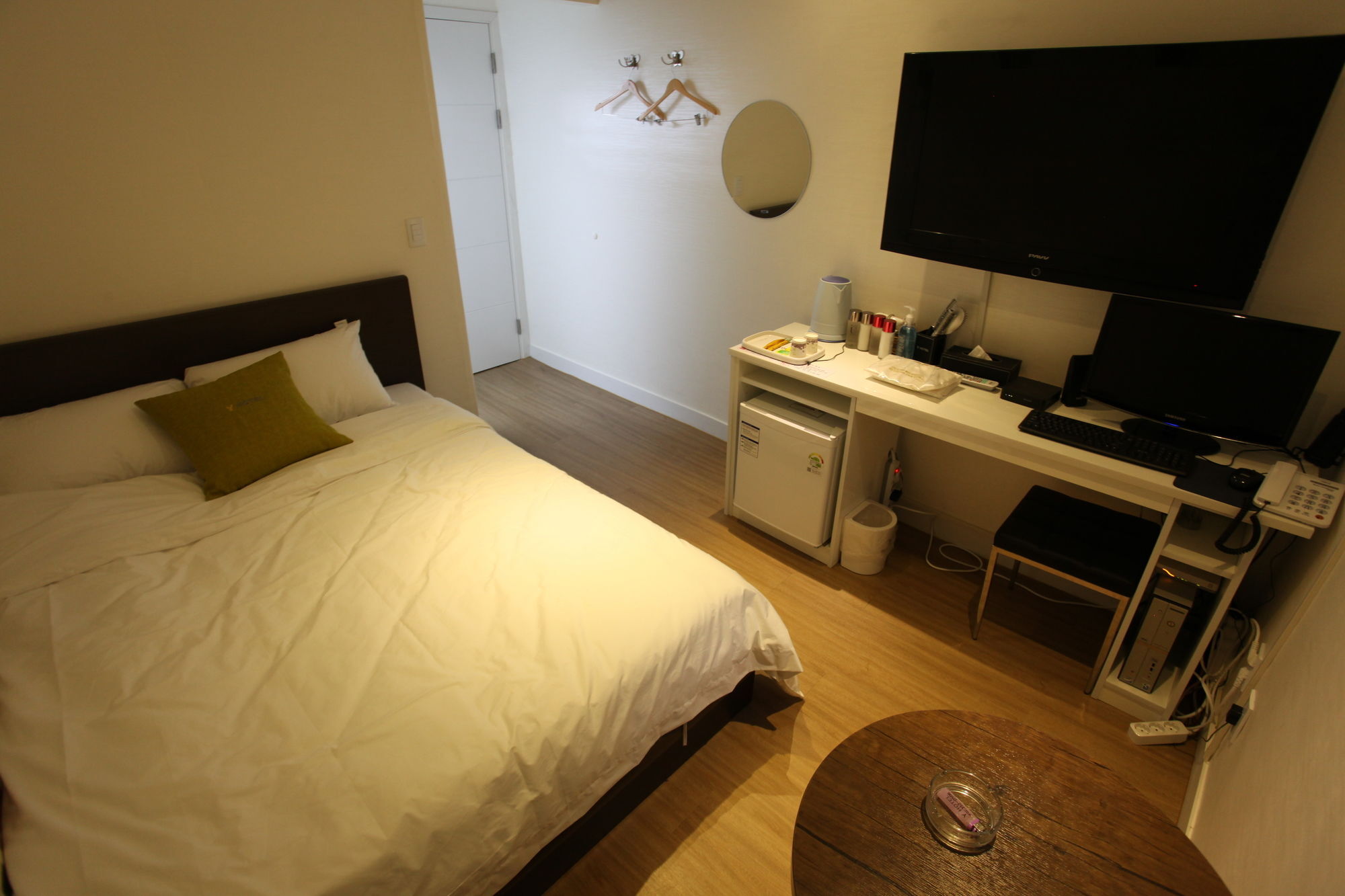 Hotel Y 2*